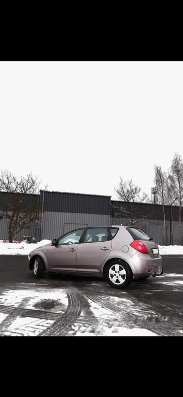 Brugt Kia Ceed Motion 122 HK (89 kW) 2007 Beigemetal Hatchback