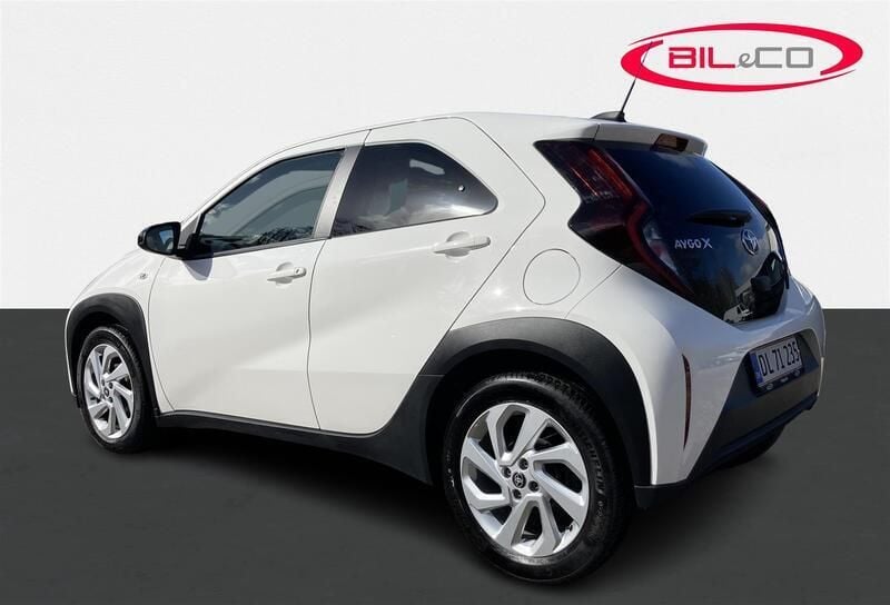 Brugt Toyota Aygo X Active 72 HK (52 kW) 2022 040 pure white SUV