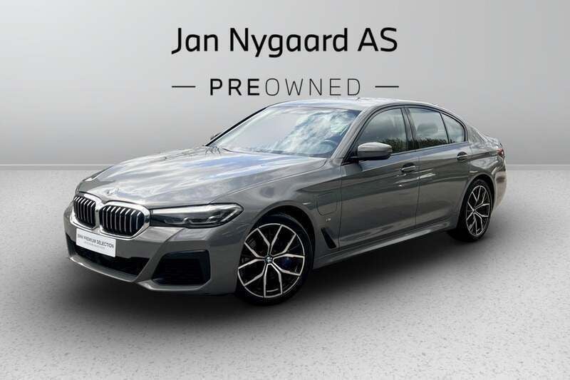 Grå Brugt 2021 BMW 545e M Sport Sedan | 1.000.000 kr. - Billede 1/4