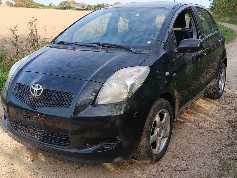Brugt 2007 Toyota Yaris Sedan | 5.000 kr. - Billede 1/3
