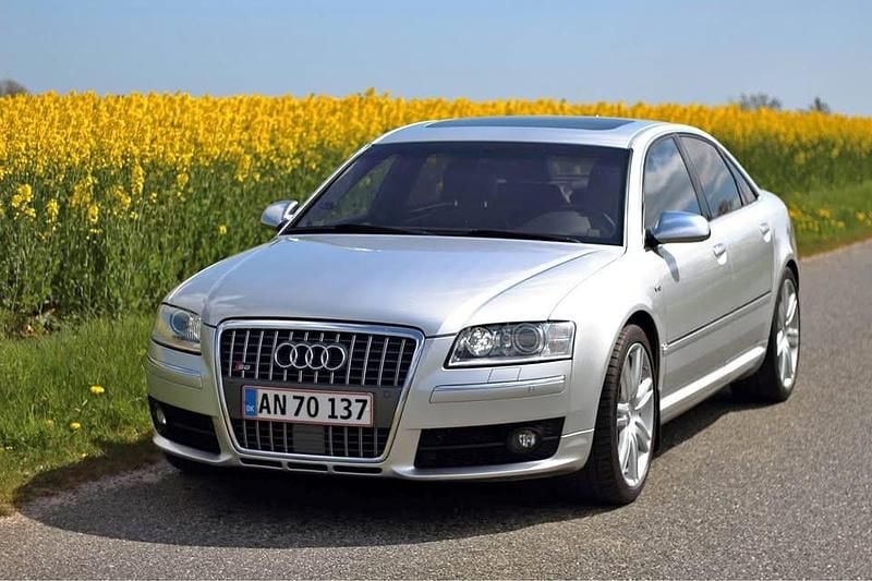 Sølvmetal Brugt 2007 Audi S8 Sedan | 250.000 kr. - Billede 1/4