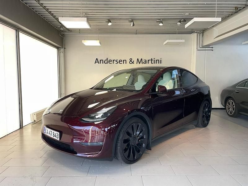 Midnight cherry red Brugt 2023 Tesla Model Y Performance SUV | 344.400 kr. (Dyr) - Billede 1/4