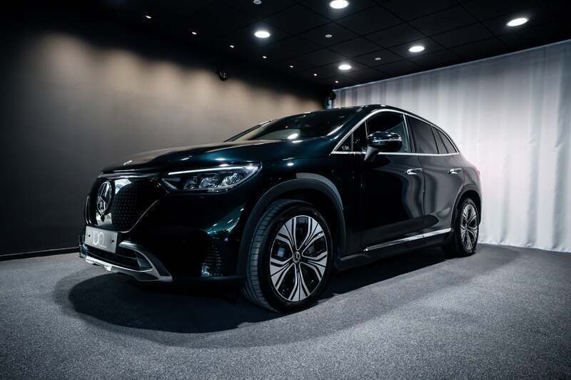 Farve: grønmetal Brugt 2023 Mercedes EQE350 Electric Art SUV | 599.900 kr. (Super pris) - Billede 1/4