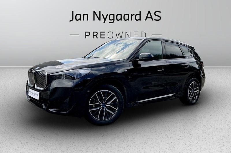 Sortmetal Brugt 2024 BMW iX1 M Sport SUV | 359.000 kr. (Lidt for dyr) - Billede 1/3