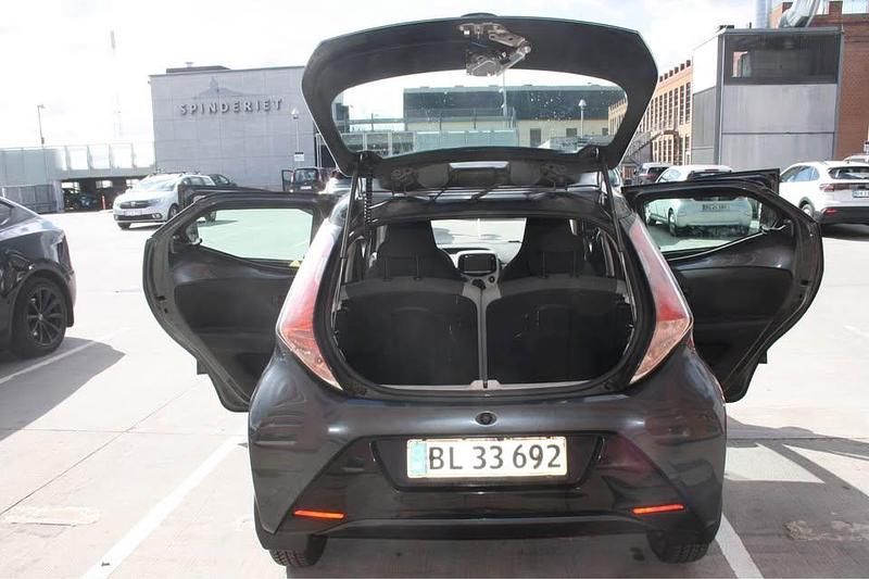 Brugt Toyota Aygo X-play 69 HK (50 kW) 2014 Grå Hatchback