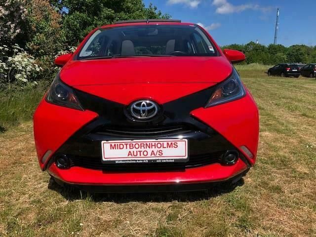 Brugt Toyota Aygo x-sky 69 HK (50 kW) 2017 3p0 super red Hatchback