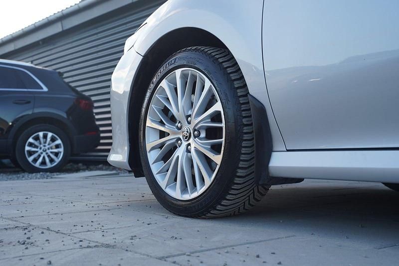 Brugt Toyota Camry Executive 218 HK (160 kW) 2021 Sølvmetal Sedan