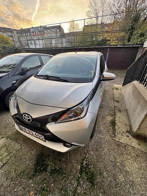 Grå Brugt 2014 Toyota Aygo Hatchback | 50.000 kr. (God pris) - Billede 1/4