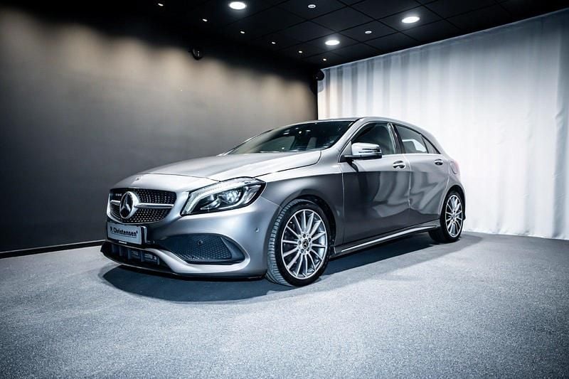 Farve: koksmetal Brugt 2017 Mercedes A200 AMG line | 179.900 kr. (Dyr) - Billede 1/4