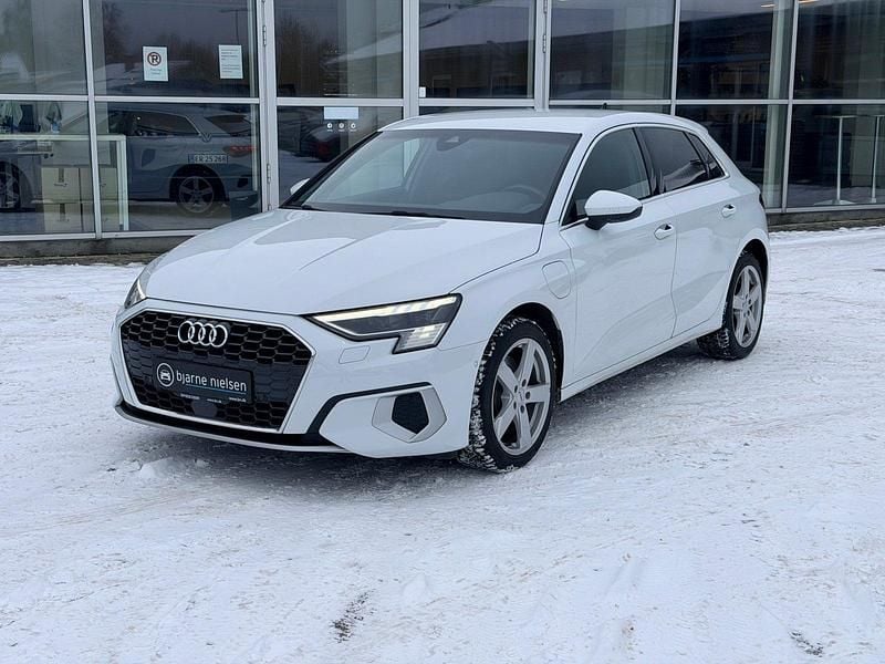 Hvid Brugt 2022 Audi A3 Sportback e-tron Prestige Hatchback | 254.900 kr. (God pris) - Billede 1/4