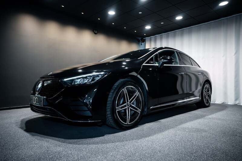 Farve: sortmetal Brugt 2024 Mercedes EQE350 AMG | 479.900 kr. - Billede 1/4