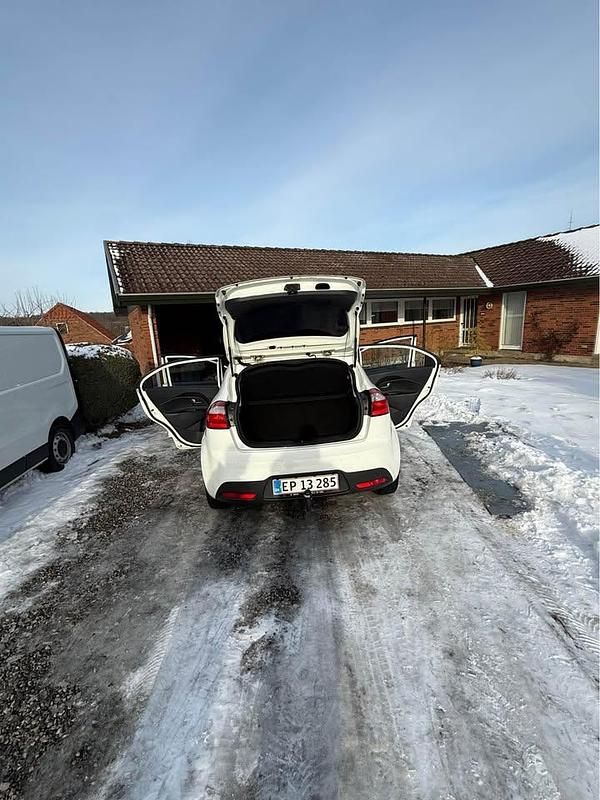 Brugt Kia Rio 75 HK (55 kW) 2013 Hvid MPV