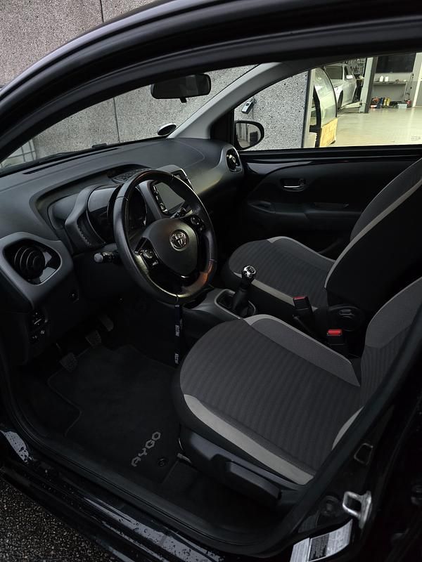 Brugt Toyota Aygo X-play 72 HK (52 kW) 2020 Sort Hatchback