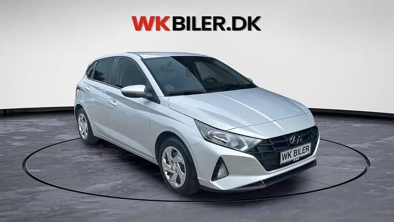 Sølvmetal Brugt 2022 Hyundai i20 Advanced Hatchback | 129.900 kr. (God pris) - Billede 1/4