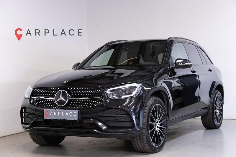 Sortmetal Brugt 2022 Mercedes GLC300e AMG line SUV | 519.900 kr. - Billede 1/4