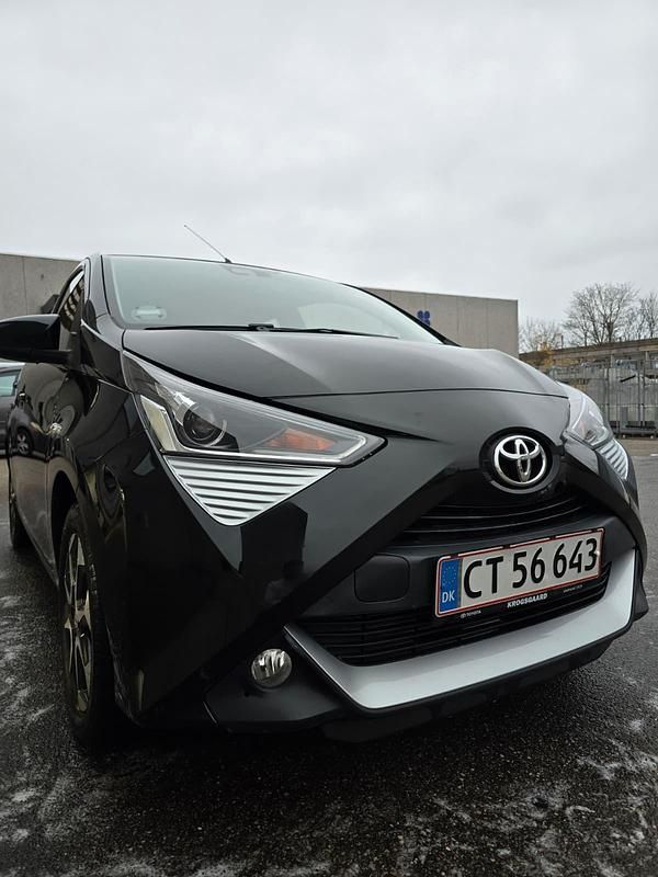 Brugt Toyota Aygo X-play 72 HK (52 kW) 2020 Sort Hatchback
