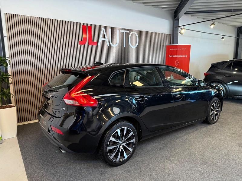 Brugt Volvo V40 Momentum 152 HK (111 kW) 2019 Sortmetal Hatchback