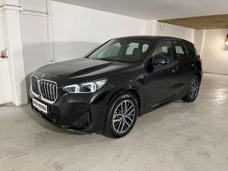 Sortmetal Brugt 2023 BMW iX1 M Sport SUV | 329.900 kr. (Super pris) - Billede 1/3