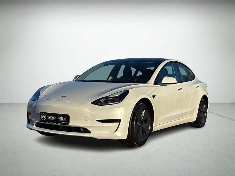Hvid Brugt 2022 Tesla Model 3 RWD Sedan | 219.900 kr. (Fair pris) - Billede 1/4