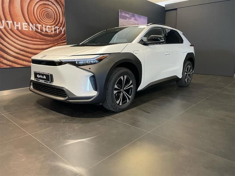 Platinum pearl white Brugt 2025 Toyota bZ4X Executive SUV | 329.900 kr. (Fair pris) - Billede 1/2