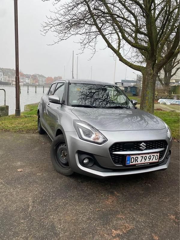 Grå Brugt 2022 Suzuki Swift Hatchback | 84.900 kr. (Fair pris) - Billede 1/4
