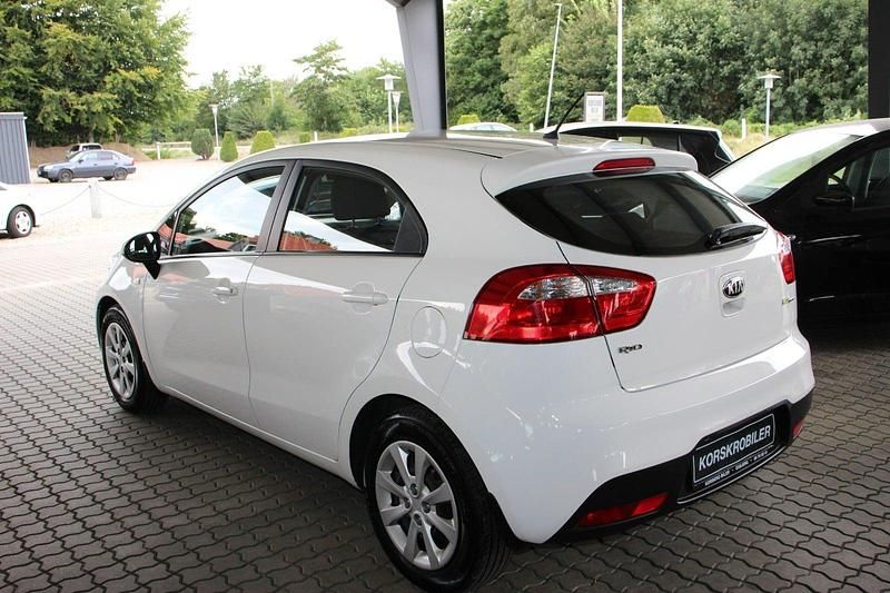 Brugt Kia Rio Style 86 HK (63 kW) 2014 Hvid Hatchback
