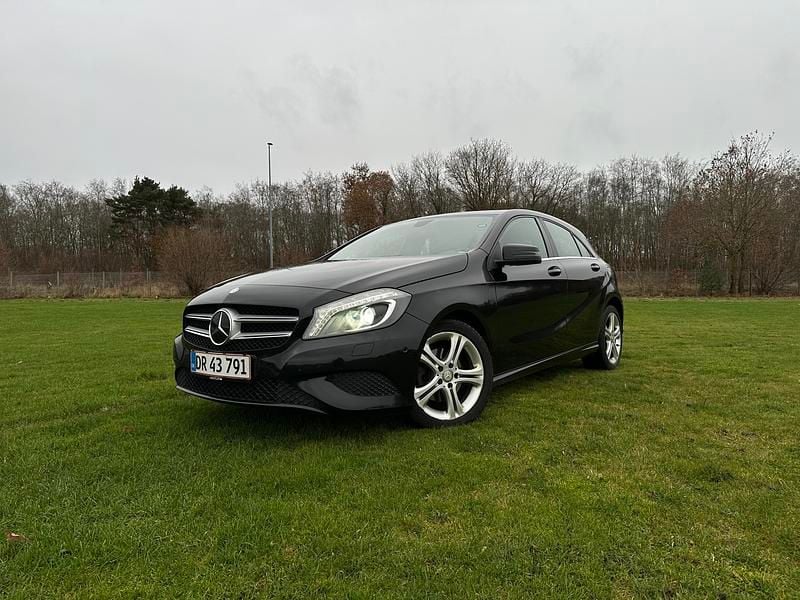 sort Brugt 2013 Mercedes A200 Urban Hatchback | 83.000 kr. (Fair pris) - Billede 1/8