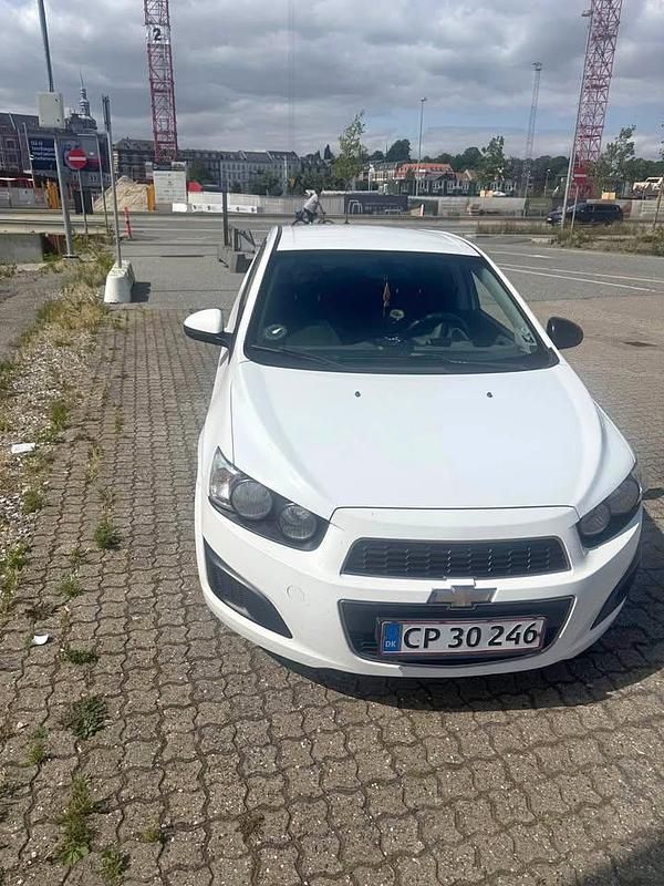 Hvid Brugt 2013 Chevrolet Aveo Hatchback | 21.500 kr. (Fair pris) - Billede 1/4