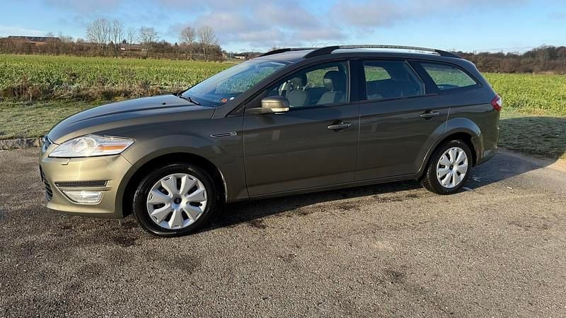 brungrøn metallic. Brugt 2011 Ford Mondeo Trend Stationcar | 38.500 kr. (Super pris) - Billede 1/8