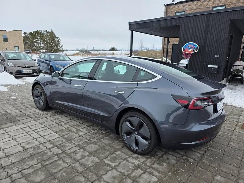 Brugt Tesla Model 3 Standard Range Plus 239 kW (325 HK) 2020 Grå Sedan