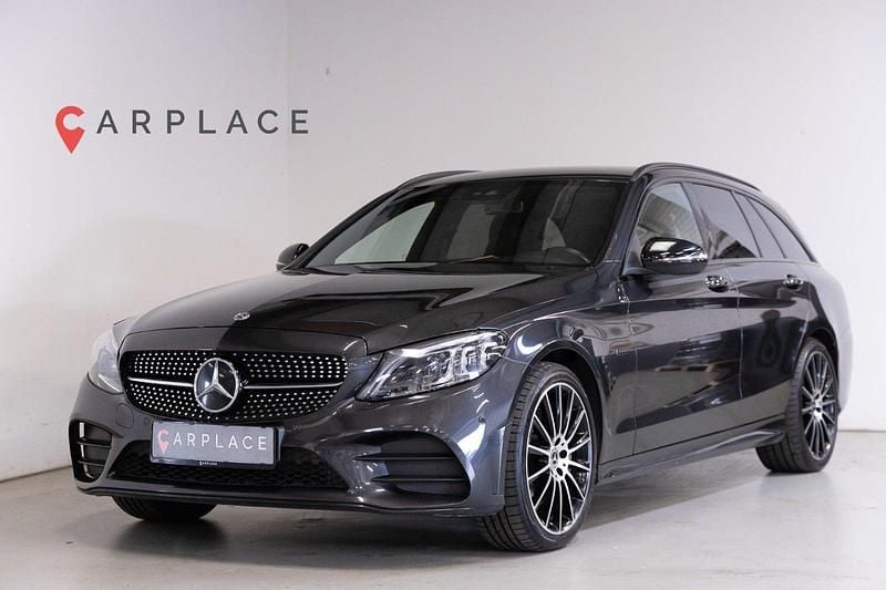 Gråmetal Brugt 2020 Mercedes C300e AMG line Stationcar | 309.900 kr. (Fair pris) - Billede 1/4