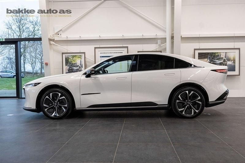 Brugt Mazda 6e Takumi-Line 189 kW (258 HK) 2025 Hvidmetal Hatchback