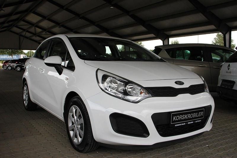 Brugt Kia Rio Style 86 HK (63 kW) 2014 Hvid Hatchback
