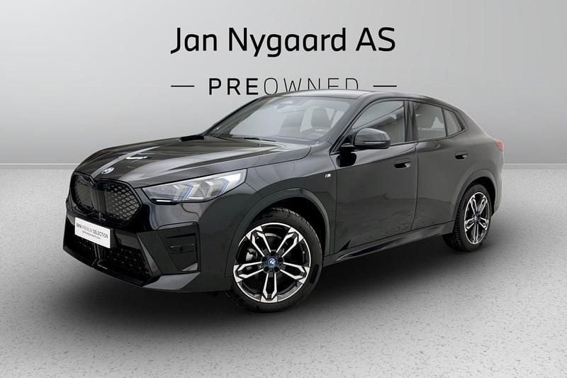 Sortmetal Brugt 2024 BMW iX2 M Sport SUV | 344.000 kr. (Fair pris) - Billede 1/3