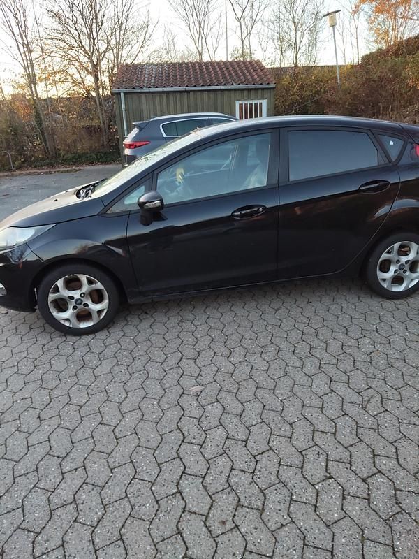 Sort Brugt 2012 Ford Fiesta Ambiente Hatchback | 23.300 kr. (God pris) - Billede 1/2