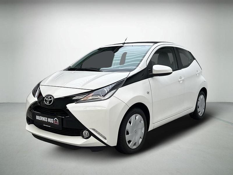 Hvid Brugt 2016 Toyota Aygo X-wave Sky Hatchback | 69.980 kr. (Fair pris) - Billede 1/4