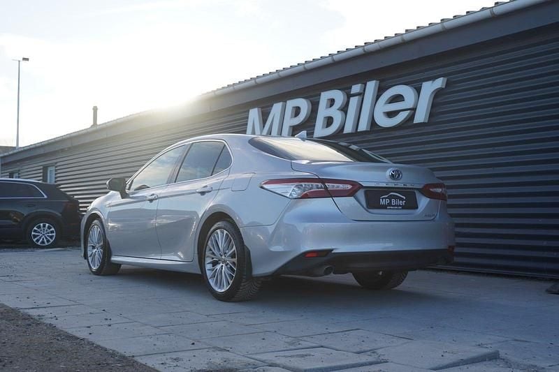 Brugt Toyota Camry Executive 218 HK (160 kW) 2021 Sølvmetal Sedan