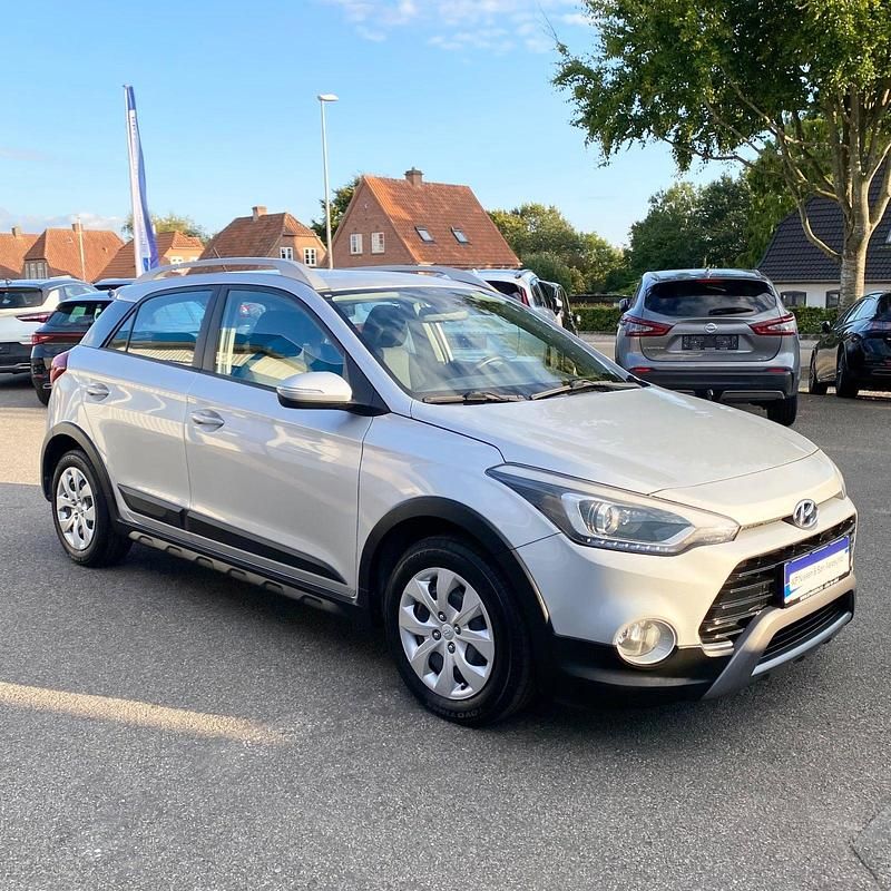 Sølvmetal Brugt 2017 Hyundai i20 Active Cross Hatchback | 89.900 kr. (Fair pris) - Billede 1/4