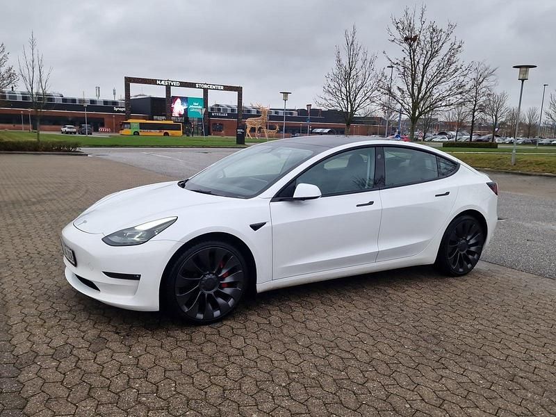 Hvidmetal Brugt 2023 Tesla Model 3 Performance Sedan | 239.900 kr. (God pris) - Billede 1/4
