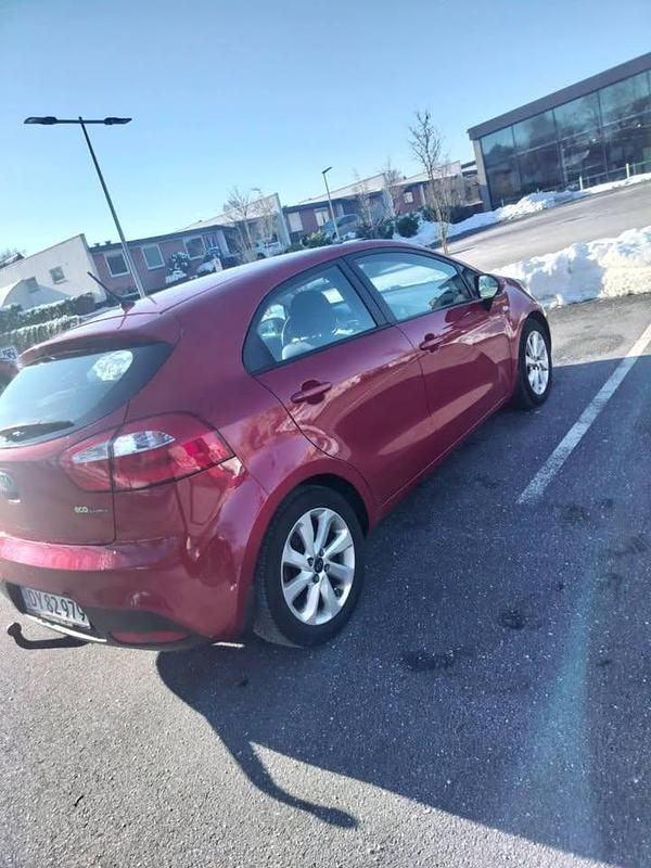 Brugt Kia Rio 85 HK (62 kW) 2013 Rød Hatchback