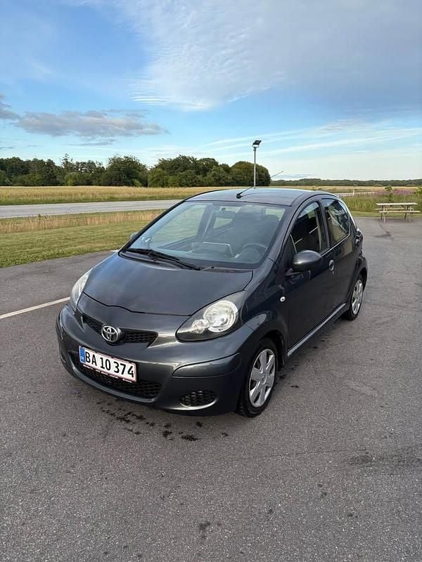 Brugt 2011 Toyota Aygo Hatchback | 17.800 kr. (God pris) - Billede 1/4