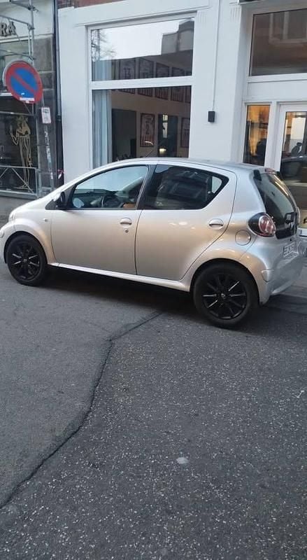 Brugt 2011 Toyota Aygo Hatchback | 23.999 kr. (Fair pris) - Billede 1/4