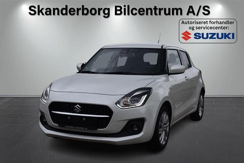 Pure white pearl Brugt 2024 Suzuki Swift Hatchback | 152.900 kr. (Fair pris) - Billede 1/4