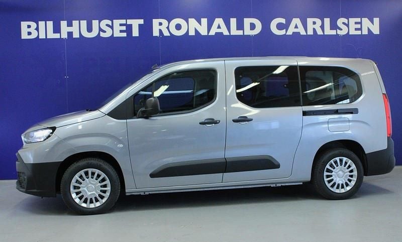 Sølvmetal Ny 2025 Toyota Proace Verso City Stationcar | 259.900 kr. (God pris) - Billede 1/4