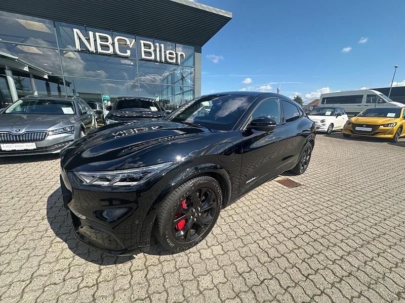Sortmetal Brugt 2024 Ford Mustang Mach-E Extended Range SUV | 329.780 kr. (Lidt for dyr) - Billede 1/4