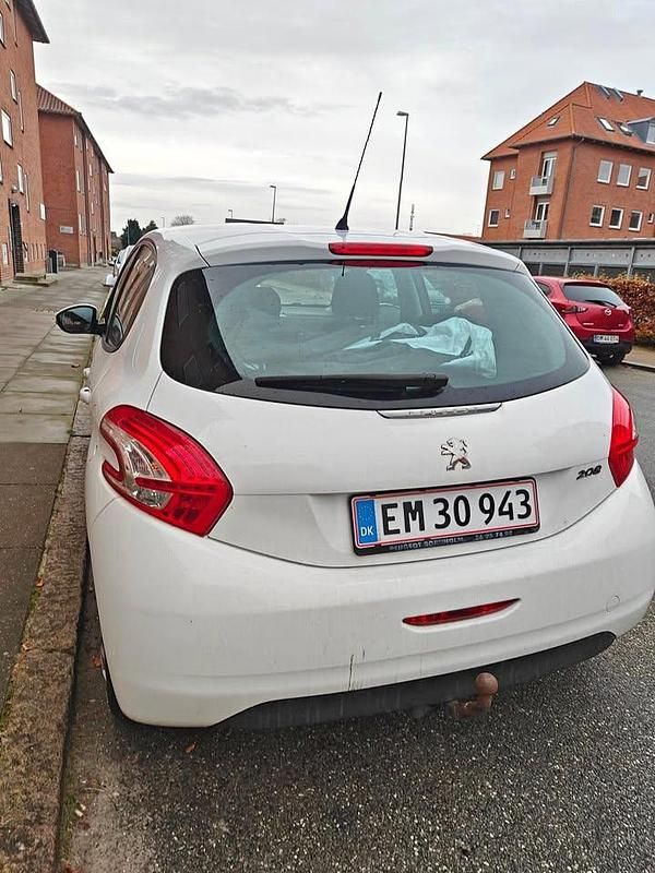Hvid Brugt 2013 Peugeot 208 Hatchback | 30.000 kr. (God pris) - Billede 1/4