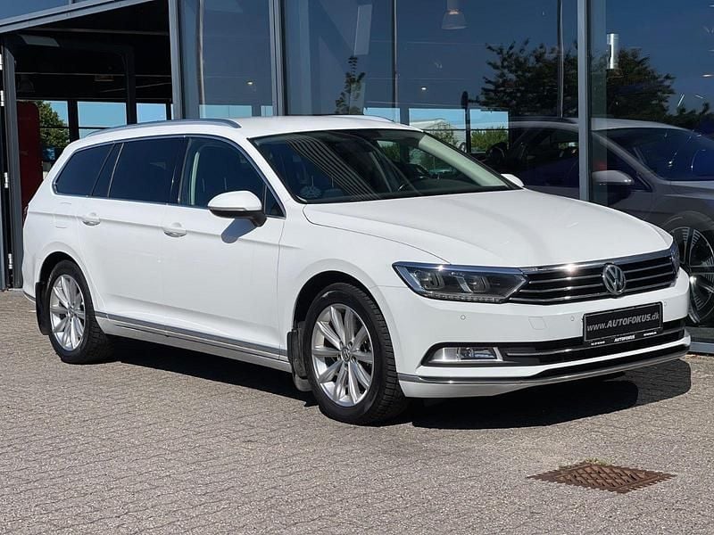 Hvid Brugt 2016 VW Passat Highline Stationcar | 139.700 kr. (God pris) - Billede 1/4