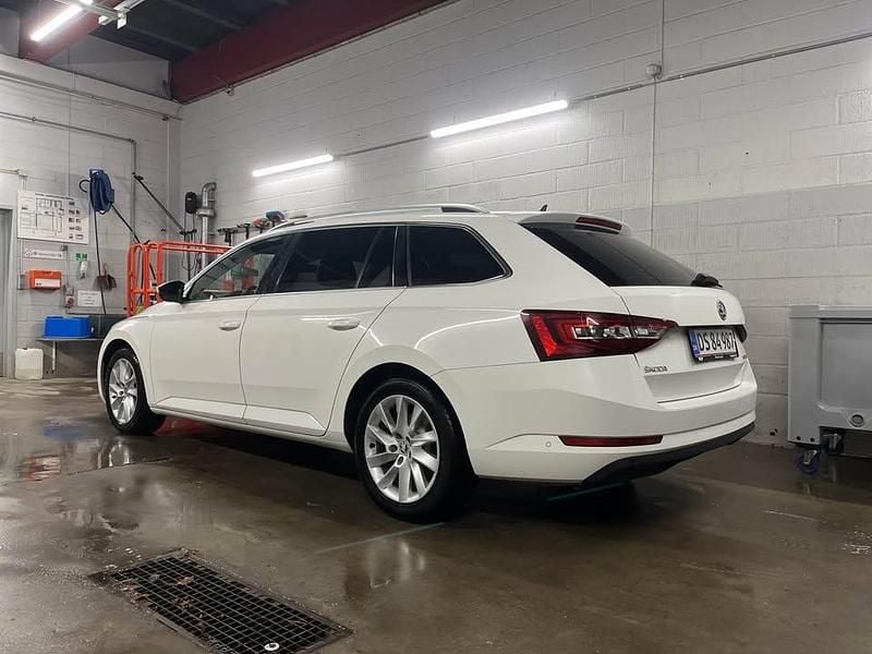 Brugt Skoda Superb Business Line 150 HK (110 kW) 2018 Hvid Stationcar