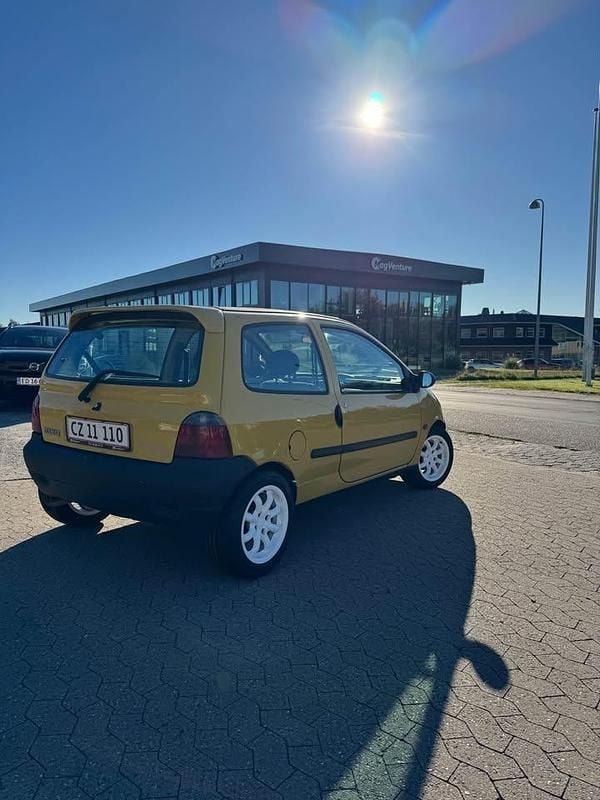 Brugt Renault Twingo 54 HK (39 kW) 1996 Gul Hatchback