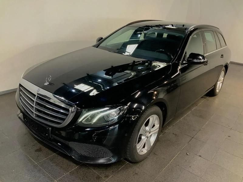 Sort Brugt 2017 Mercedes E220 Business Stationcar | 159.900 kr. - Billede 1/4